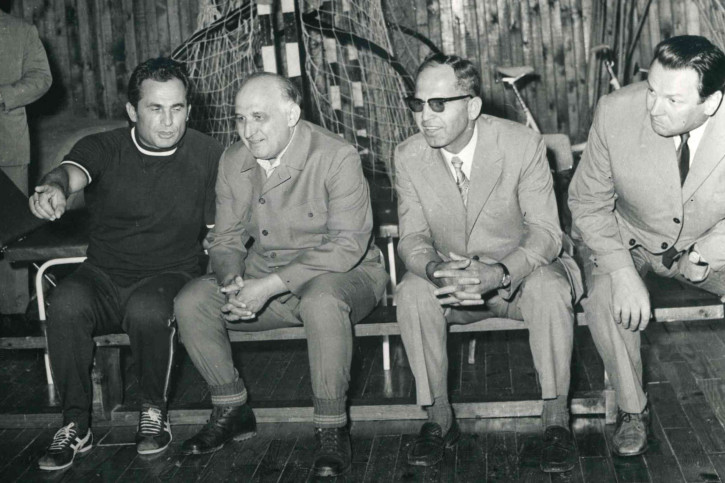 Михаил Борисов (вляво) и Тодор Живков, тогавашен ръководител на държавата, на лагер на Белмекен 1976.