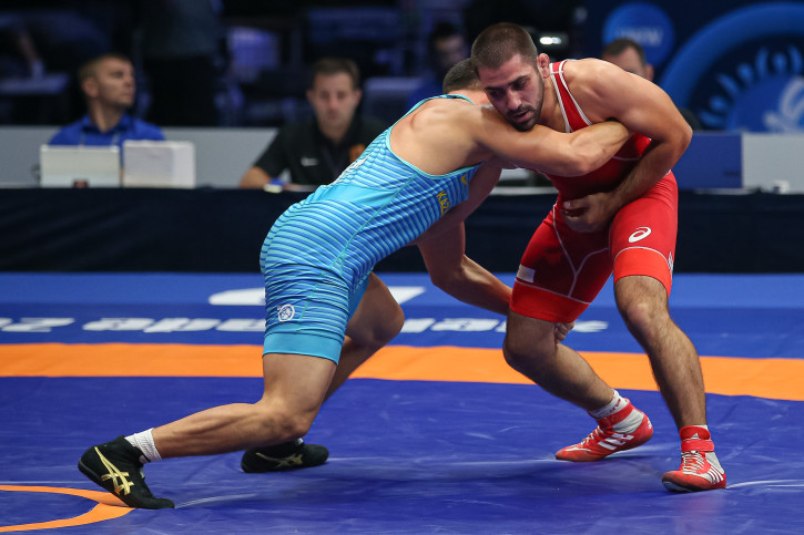Михаил Георгиев, в червено срещу казаха Болат Сакаев.