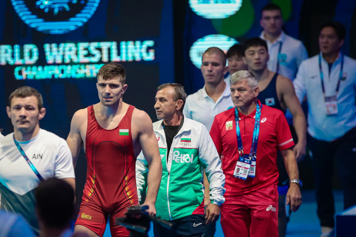 Стоян Кубатов с треньорите Братан Ценов, вляво и Емил Будинов