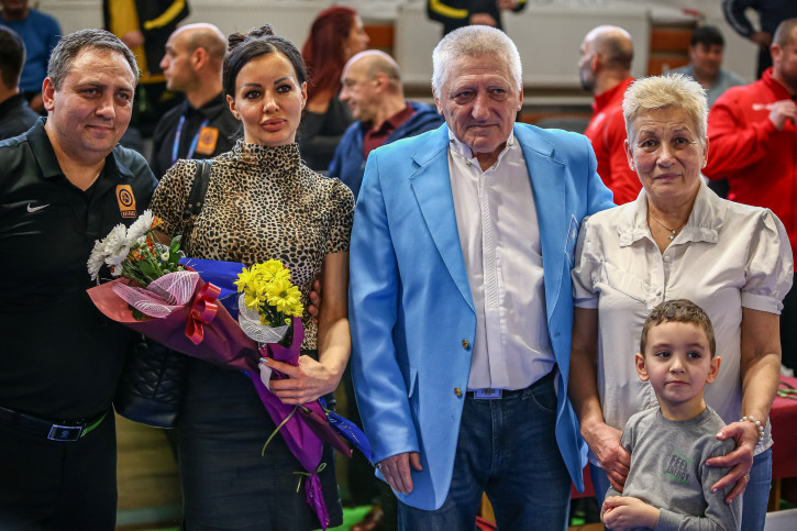 Биньо Чифудов със семейството си