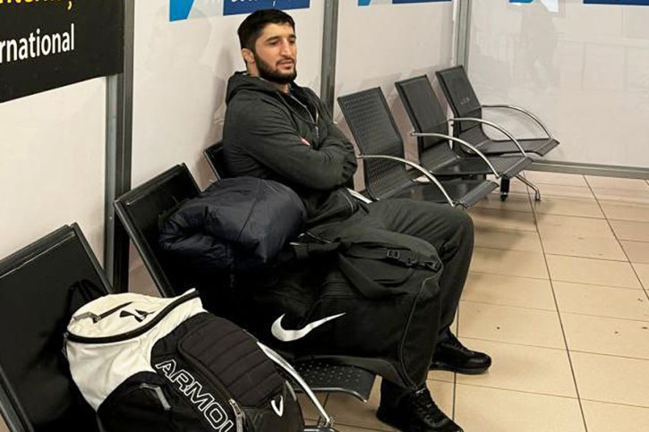 Нова гавра, спряха Садулаев на летището