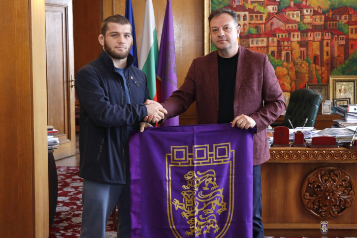 Магомед Рамазанов с кмета Даниел Панов