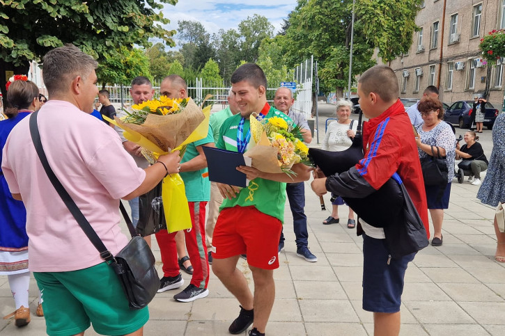 Сали Салиев, посрещане