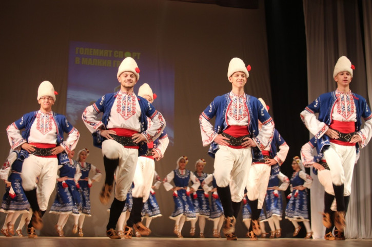 Презентацията бе закрита с фолклорни изпълнения